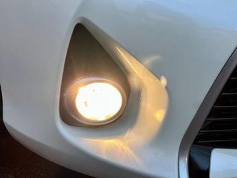 Toyota Yaris 1.5 VVT-h Excel E-CVT Euro 6 5dr (15in Alloy)