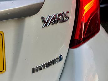 Toyota Yaris 1.5 VVT-h Excel E-CVT Euro 6 5dr (15in Alloy)