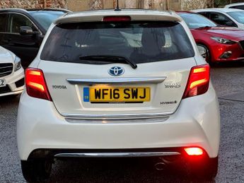 Toyota Yaris 1.5 VVT-h Excel E-CVT Euro 6 5dr (15in Alloy)