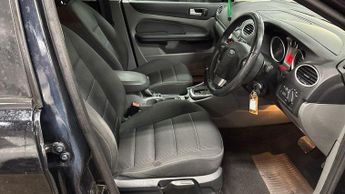 Ford Focus 1.6 Titanium 5dr