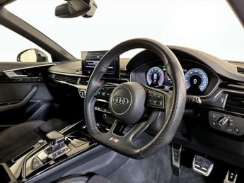 Audi A4 Avant 2.0 TFSI 35 Black Edition Estate 5dr Petrol S Tronic Euro 6 (s/s