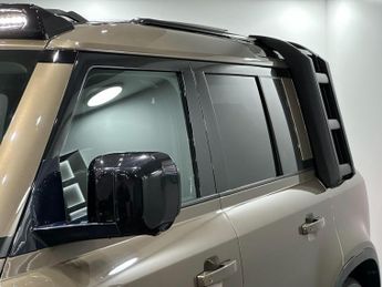 Land Rover Defender 110 2.0 Si4 SE Auto 4WD Euro 6 (s/s) 5dr