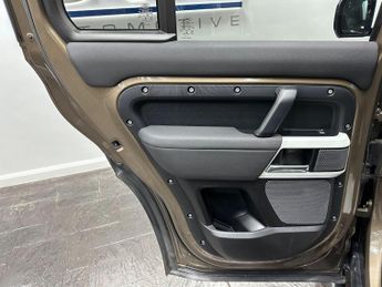 Land Rover Defender 110 2.0 Si4 SE Auto 4WD Euro 6 (s/s) 5dr