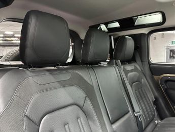 Land Rover Defender 110 2.0 Si4 SE Auto 4WD Euro 6 (s/s) 5dr