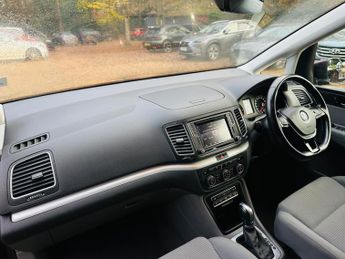 Volkswagen Sharan 2.0 TDI SE Nav DSG Euro 6 (s/s) 5dr