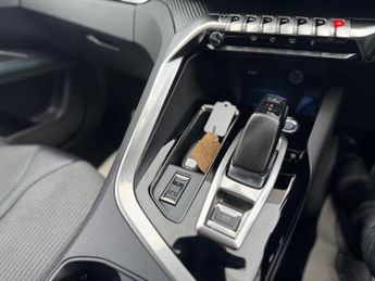 Peugeot 3008 1.6 13.2kWh Allure e-EAT Euro 6 (s/s) 5dr