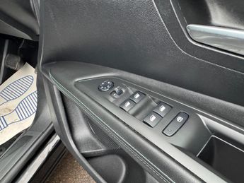 Peugeot 3008 1.6 13.2kWh Allure e-EAT Euro 6 (s/s) 5dr