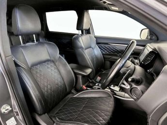 Mitsubishi Outlander 2.4h TwinMotor 13.8kWh Exceed Safety CVT 4WD Euro 6 (s/s) 5dr