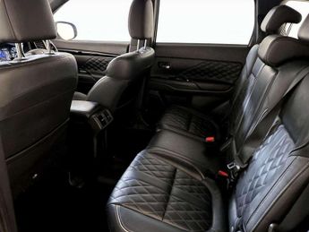 Mitsubishi Outlander 2.4h TwinMotor 13.8kWh Exceed Safety CVT 4WD Euro 6 (s/s) 5dr