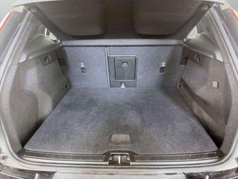 Volvo XC40 2.0 D3 Momentum Pro Euro 6 (s/s) 5dr