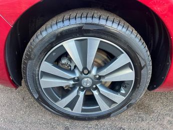 Nissan Leaf 30kWh Tekna Auto 5dr