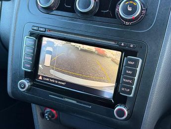 VOLKSWAGEN TOURAN 2.0 TDI SE MPV 5dr Diesel DSG Euro 5 (140 ps) 12 MONTHS AA, FRES