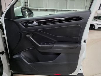 Volkswagen T-Roc 1.5 TSI R-Line DSG Euro 6 (s/s) 5dr