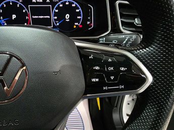 Volkswagen T-Roc 1.5 TSI R-Line DSG Euro 6 (s/s) 5dr