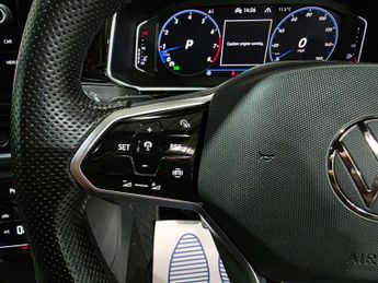 Volkswagen T-Roc 1.5 TSI R-Line DSG Euro 6 (s/s) 5dr