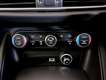 Alfa Romeo Stelvio 2.0T Ti SUV 5dr Petrol Auto Q4 AWD Euro 6 (s/s) (280 ps)