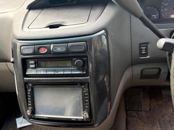 Nissan Elgrand 8 seater