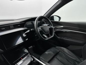 Audi e-tron 55 Black Edition Auto quattro 5dr 95kWh (11kW Charger)
