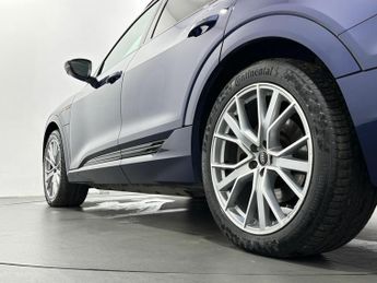 Audi e-tron 55 Black Edition Auto quattro 5dr 95kWh (11kW Charger)