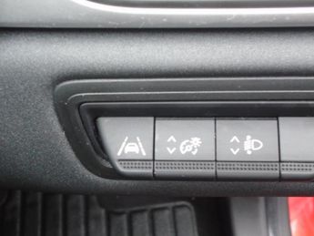 Renault Captur 1.6 E-TECH Iconic Edition Auto Euro 6 (s/s) 5dr