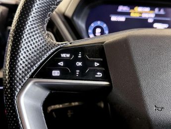 Audi Q4 e-tron 40 S line SUV 5dr Electric Auto 82kWh (204 ps)