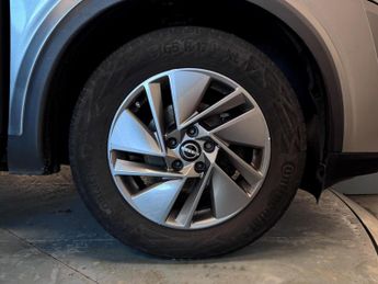 Nissan Qashqai 1.3 DIG-T MHEV Acenta Premium SUV 5dr Petrol Hybrid XTRON Euro 6