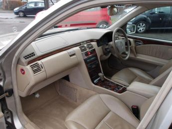 Mercedes-Benz E Class 3.2 E320 Elegance 4dr