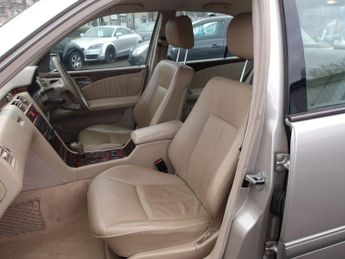 Mercedes-Benz E Class 3.2 E320 Elegance 4dr