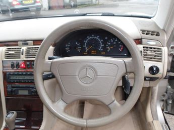Mercedes-Benz E Class 3.2 E320 Elegance 4dr