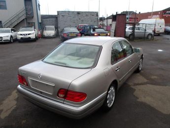 Mercedes-Benz E Class 3.2 E320 Elegance 4dr