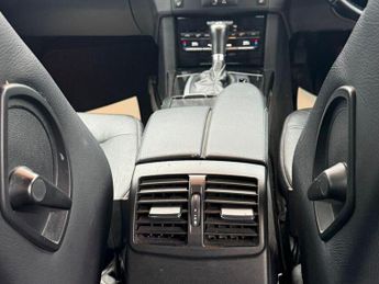 Mercedes-Benz E Class 2.1 E250 CDI BlueEfficiency Avantgarde Tiptronic Euro 5 5dr