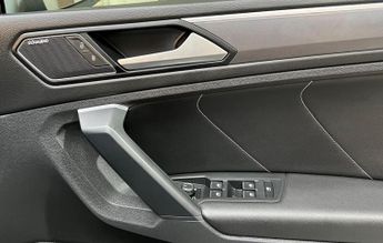 Volkswagen Tiguan 1.5 TSI EVO R-Line Tech DSG Euro 6 (s/s) 5dr