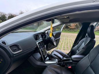 Volvo V40 1.5 T3 SE Lux Nav Hatchback 5dr Petrol Auto Euro 6 (s/s) (152 ps