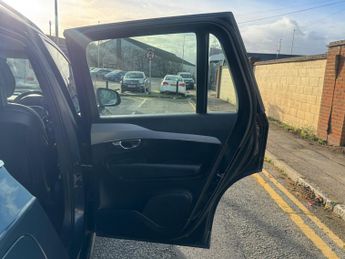 Volvo XC90 2.0h T8 Twin Engine 10.4kWh Momentum Pro Auto 4WD Euro 6 (s/s) 5