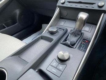 Lexus IS 2.5 300h Executive Edition E-CVT Euro 5 (s/s) 4dr