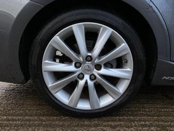 Lexus IS 2.5 300h Executive Edition E-CVT Euro 5 (s/s) 4dr