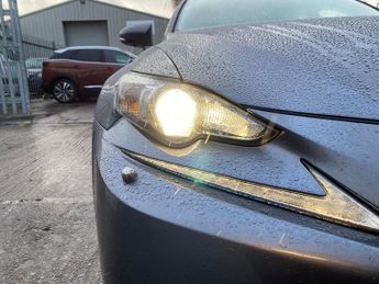 Lexus IS 2.5 300h Executive Edition E-CVT Euro 5 (s/s) 4dr