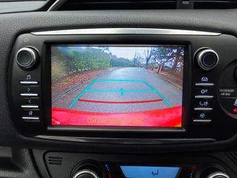 Toyota Yaris 1.5 VVT-h Y20 Bi-tone E-CVT Euro 6 (s/s) 5dr