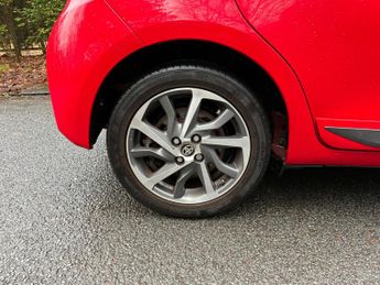 Toyota Yaris 1.5 VVT-h Y20 Bi-tone E-CVT Euro 6 (s/s) 5dr