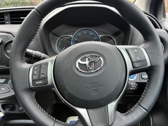 Toyota Yaris 1.5 VVT-h Excel E-CVT Euro 6 5dr (15in Alloy)