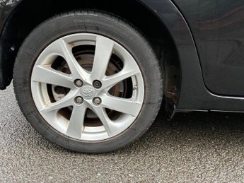 Toyota Yaris 1.5 VVT-h Excel E-CVT Euro 6 5dr (15in Alloy)