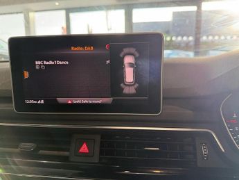 Audi A4 Avant 2.0 TFSI 40 Black Edition Estate 5dr Petrol S Tronic Euro 6 (s/s