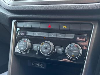 Volkswagen T-Roc 1.5 TSI EVO Design DSG Euro 6 (s/s) 5dr