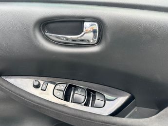Nissan Leaf 24kWh Acenta Auto 5dr