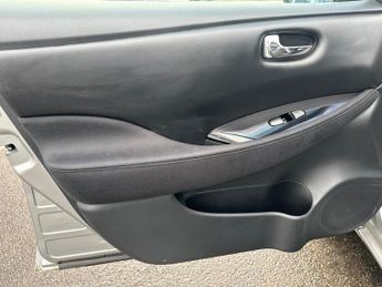 Nissan Leaf 24kWh Acenta Auto 5dr