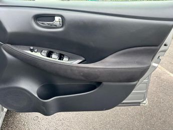 Nissan Leaf 24kWh Acenta Auto 5dr