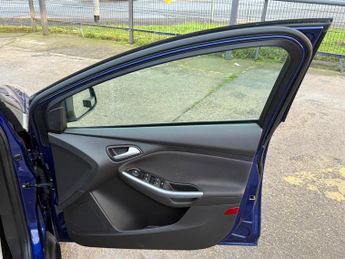 Ford Focus 1.6 Titanium Navigator Powershift Euro 5 5dr