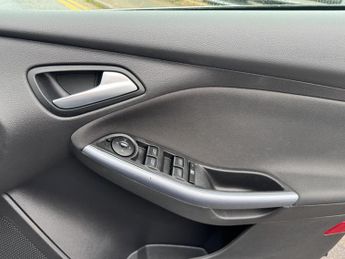 Ford Focus 1.6 Titanium Navigator Powershift Euro 5 5dr