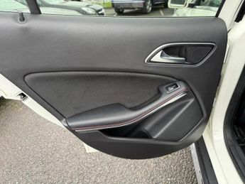 Mercedes-Benz GLA 2.1 GLA220d AMG Line (Premium Plus) SUV 5dr Diesel 7G-DCT 4MATIC