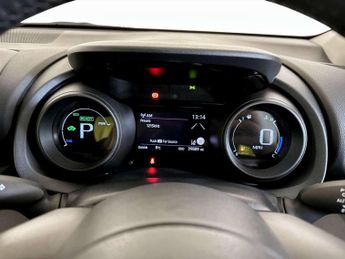 Toyota Yaris 1.5 VVT-h Design Hatchback 5dr Petrol Hybrid E-CVT Euro 6 (s/s) 